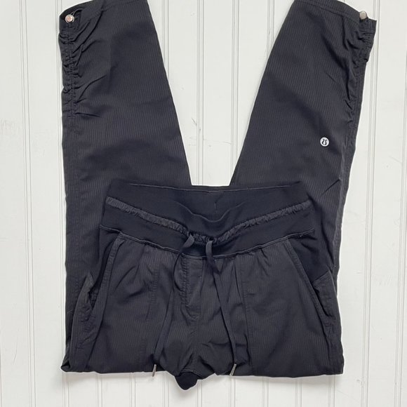 Lululemon Dance Studio Crop Black Women's SZ 2‎ - Picture 2 of 8